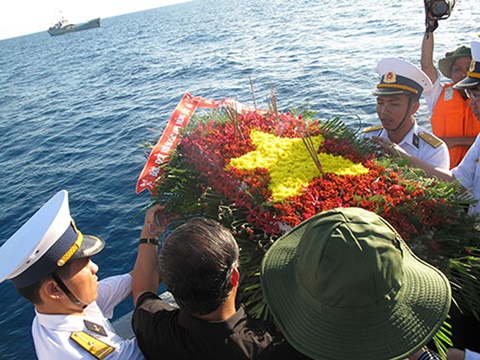 ຊາວຫວຽດນາມອາໄສຢູ່ສ.ເຊັກໂກອາໄລຫາບັນດານັກຮົບເສຍສະຫຼະຊີວິດເພື່ອຊາດ